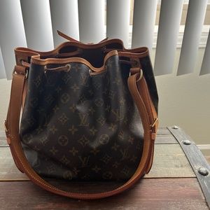 Louis Vuitton bucket bag authentic ❤️